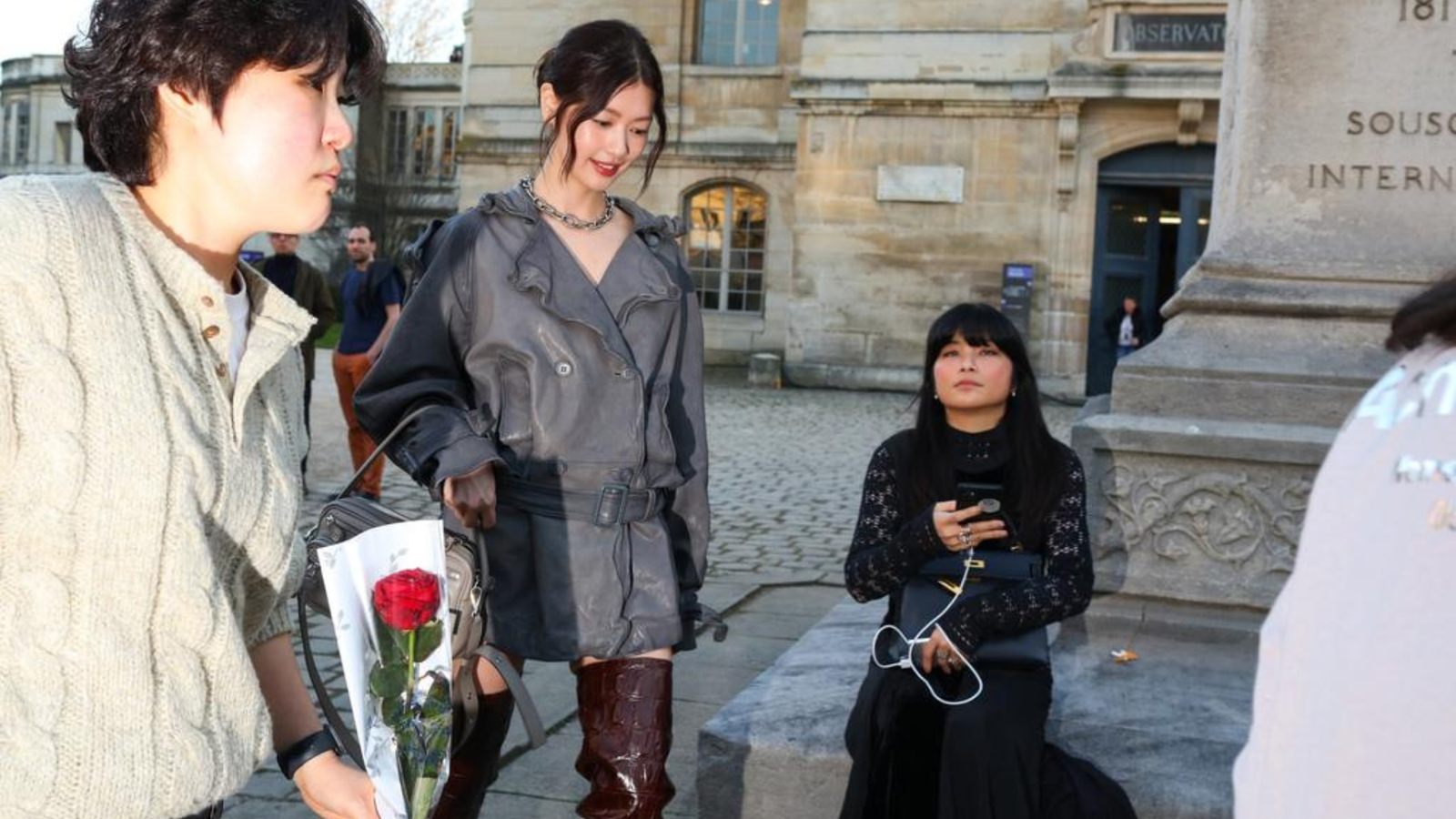 Latest Collection of Designer Scarves – Get the Perfect Accessory for Every Outfit