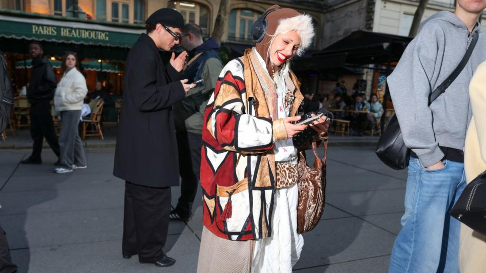 Stay Warm and Stylish: Winter Cashmere Scarves for Layering
