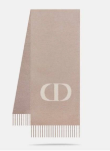 Chanel CAshmere streetstyle.