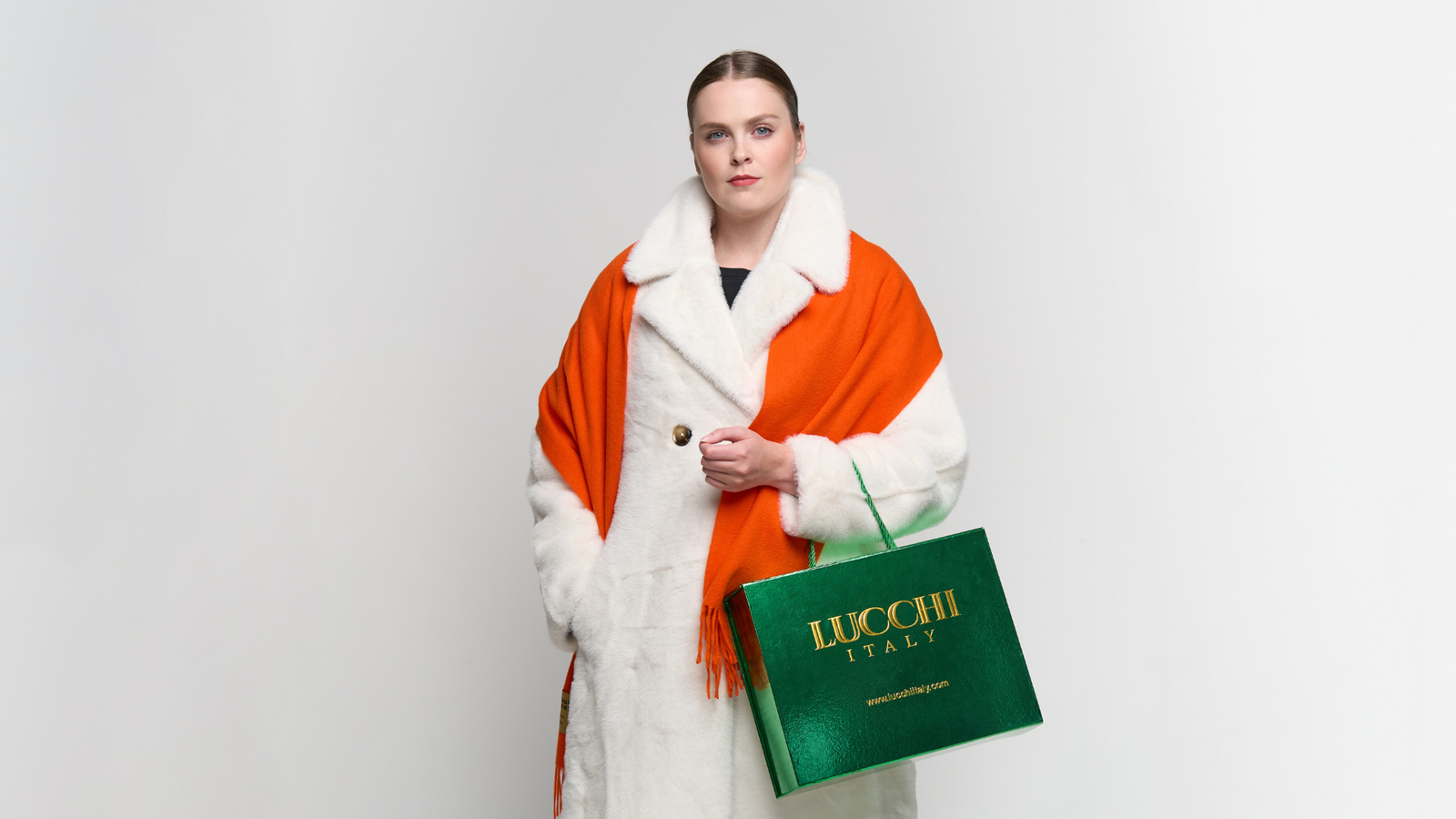 The Art of Gifting: Premium Cashmere Scarves