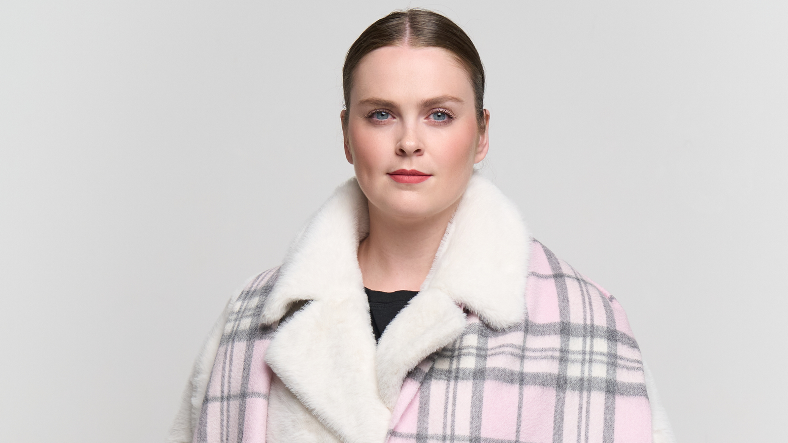 A Mother’s Day Gift of Elegant Cashmere Scarves